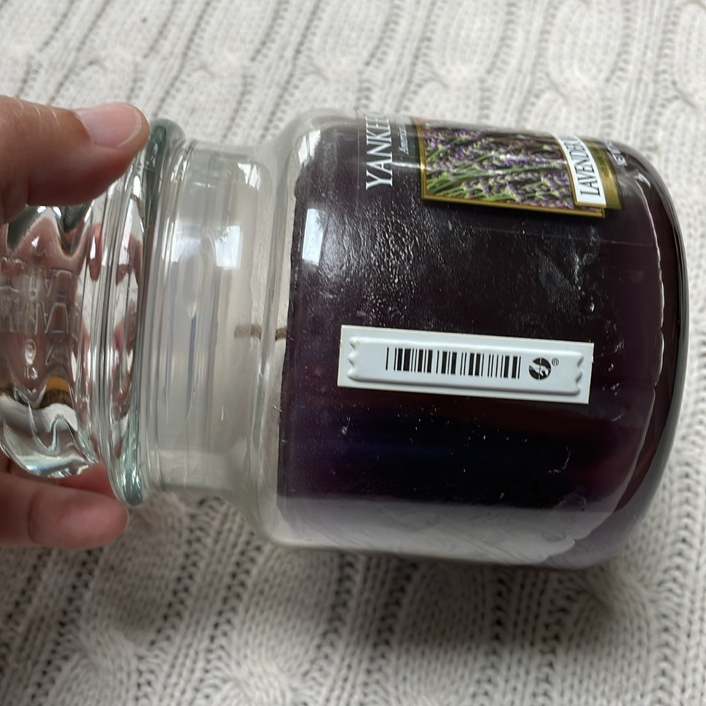 New unused Yankee Candle Lavender Vanilla jar. 14.5 oz. 65-90 burn time. Purple - Picture 7 of 8